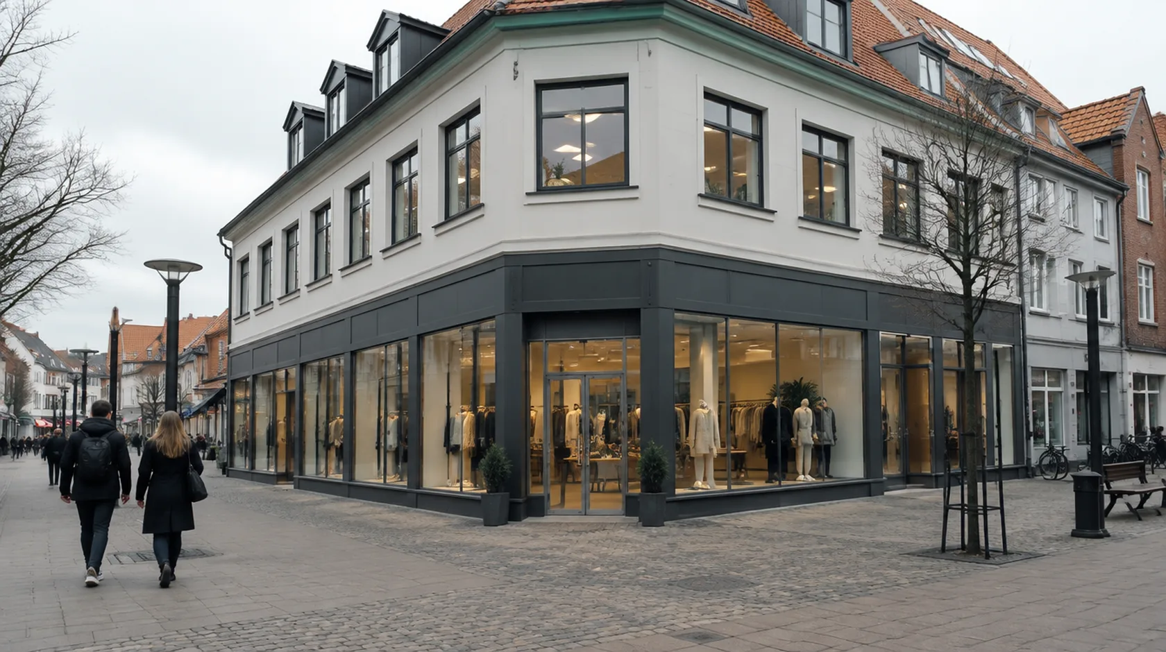 Ejendom i en dansk bymidte med butik i stueetagen og kontorer på etagerne over